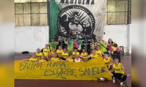 Estudantes que usaram bandeira em alusão a estupro são investigados