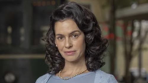 Anita é atacada por fãs de Alfredo