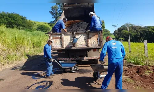 Apucarana faz recuperação emergencial em estrada para Rio Bom