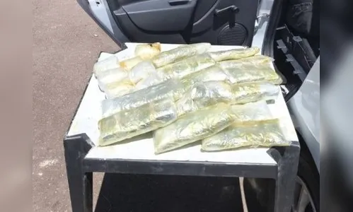 Policiais do Paraná e do MS prendem traficante com pacotes de haxixe