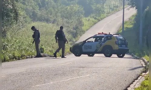 Homem é executado a tiros no meio de via pública
