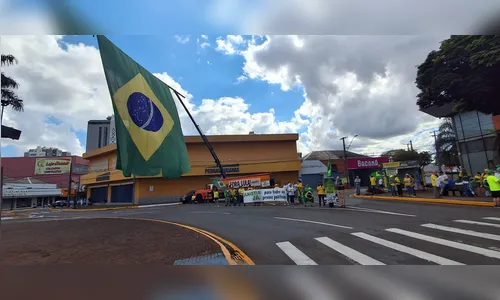 Ato por anistia reúne manifestantes no centro de Apucarana