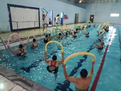 Aulas de natação e de hidroginástica têm grande procura em Apucarana