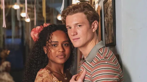 Beto (Pedro Novaes) e Beatriz (Duda Santos).