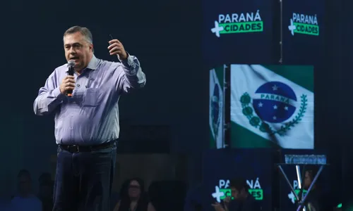 Beto Preto apresenta programas e avanços da saúde para prefeitos do PR