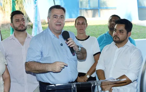 Beto Preto discursa durante evento da saúde