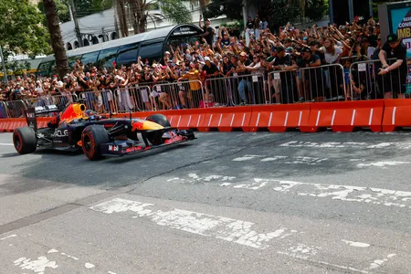 Carros da F1 andaram por Londrina