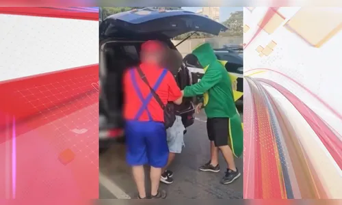 Policiais fantasiados de Mario Bros prendem ladrão de celular em bloco