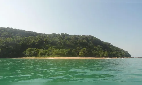 Turista é derrubado por onda e morre afogado em ilha de Ubatuba