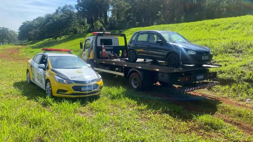 Corsa furtado em Apucarana é encontrado sem rodas e bateria