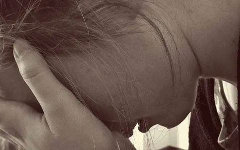 Criança de 9 anos implora para agressor parar de bater na mãe