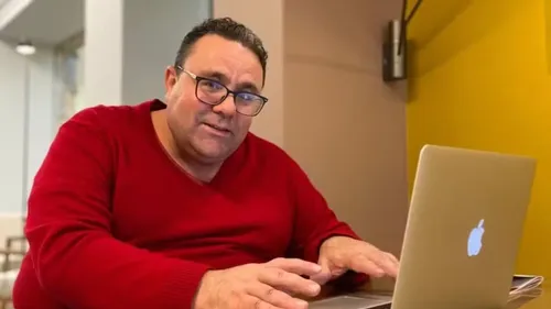 Cris Freitas trabalhou em jornais impressos, TV, rádio e sites