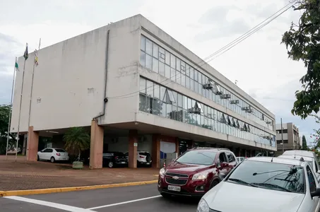 De acordo com a lei, as administrações públicas, sejam elas executivas ou legislativas, têm até o final dos meses de maio, setembro e fevereiro para apresentar, em audiências públicas, relatórios de cada quadrimestre.