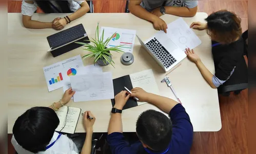 Do café a startup: como ambientes de inovação moldam empreendedores