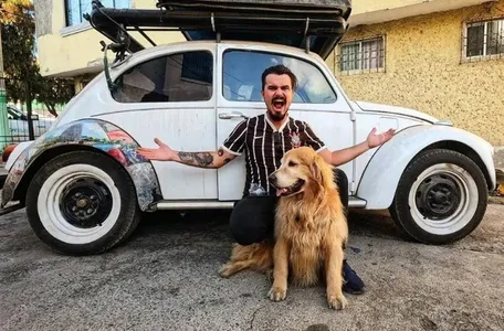 Durante a viagem, Jesse e Shurastey percorreram 85 mil quilômetros e visitaram 17 países