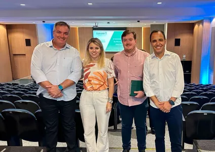 Durante o evento, as autoridades apucaranenses mantiveram conversa com a secretária estadual das Cidades, Camila Mileke Scucato, anfitriã da assembleia.