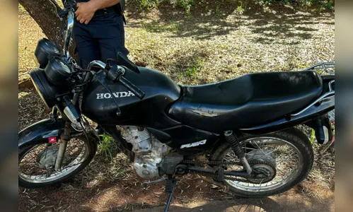 Mulher é flagrada sem capacete com criança de 2 anos em Apucarana