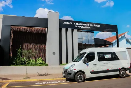 Enquanto o servidor público atendia a um paciente portador de câncer que foi ao centro de oncologia, o celular foi furtado de dentro do veículo da saúde.