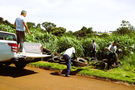 Equipes estiveram no local fazendo o recolhimento dos pneus