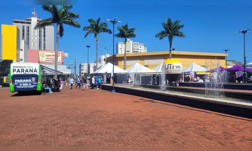Feirão de Empregos reúne grande público no centro de Apucarana; veja