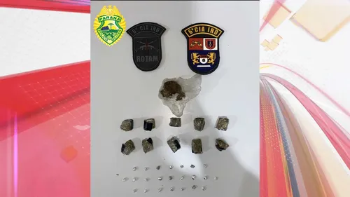 Foram apreendidas 45 gramas de maconha e 23 pedras de crack
