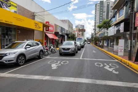Imagem ilustrativa da Rua Ponta Grossa, centro de Apucarana