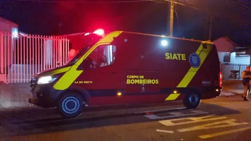 Jovem sofre queda ao pular de telhado em telhado com botijão de gás