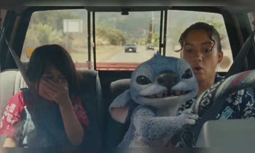 Lilo é interpretada por Maia Kealoha e Nani por Sydney Agudong