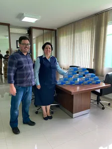 Lucas Leugi e a diretora-geral do Hospital da Providência, irmã Geovana Ramos