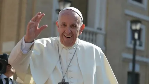 Mais cedo, o sacerdote tomou café e leu jornais, segundo o Vaticano