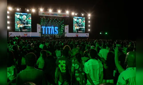 Titãs reúnem multidão de 105 mil pessoas em Matinhos