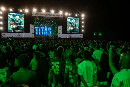 Matinhos, 22 de fevereiro de 2025 - Show da banda Titãs no paldo do Verão Maior Paraná em Caiobá.