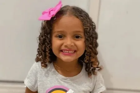 Menina está internada em estado grave