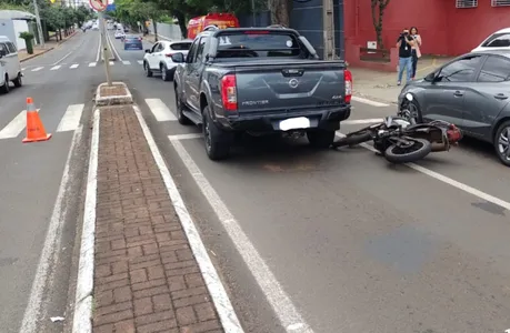 Motociclista embriagado se envolve em acidente e é preso em Londrina