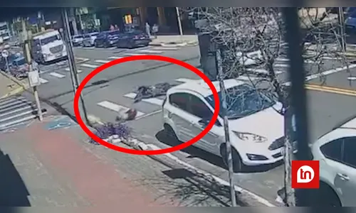 Vídeo mostra acidente que deixou motociclista ferida em Apucarana