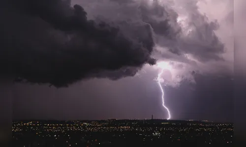 Veja as 163 cidades com alertas de tempestades no PR; seis na região