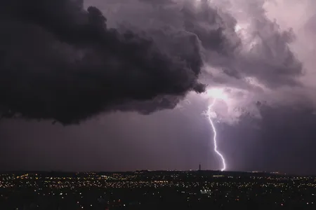 Municípios das regiões noroeste, norte pioneiro, norte central, centro oriental, sudeste e Região Metropolitana de Curitiba (RMC) estão incluídos nos alertas