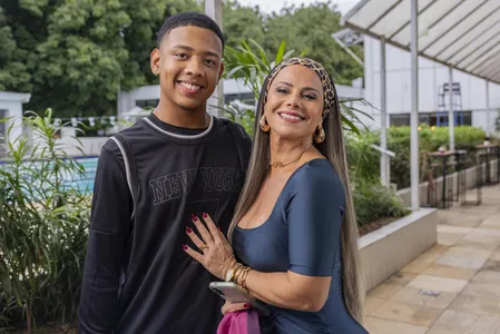 Nando (João Gabriel D’Aleluia) e Rosana (Viviane Araújo)