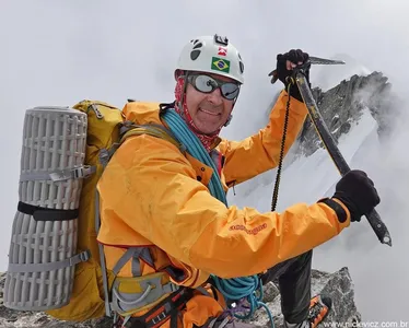 Natural de Foz do Iguaçu, no Oeste do Paraná, Waldemar Niclevicz escalou o Everest pela primeira vez em 1995