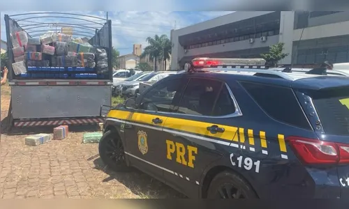 PRF apreende carreta com 5 toneladas de maconha no Paraná