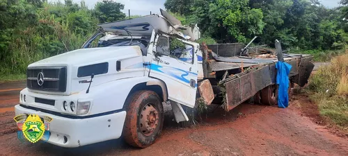 O acidente ocorreu por volta das 12h30 deste sábado (15)