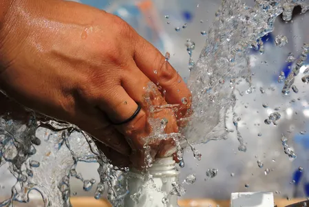 O calor intenso favorece um maior consumo de água
