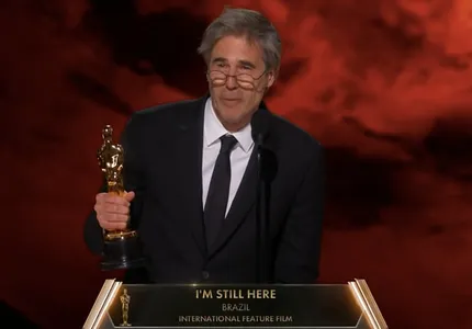 O diretor do filme, Walter Salles, trouxe a primeira estatueta para o país