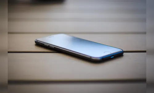 Cliente furta celular de balcão de conveniência em Apucarana