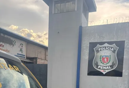 O homem recebeu voz de prisão e foi encaminhado à Cadeia Pública de Arapongas para cumprimento do mandado.