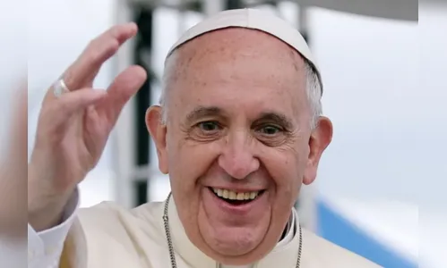 Papa exibe leve melhora; estado ainda é grave
