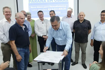 O secretário de Estado da Saúde, Beto Preto, assinou a ordem de serviço para a construção de um novo bloco de hemodinâmica e UTI no hospital