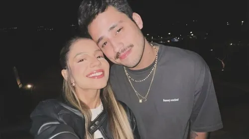 Os dois assumiram o namoro em setembro de 2023