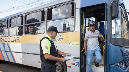 Panfletos foram entregues aos motoristas
