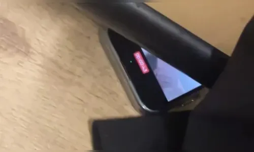 Adolescente grava mulher em provador e causa confusão em shopping